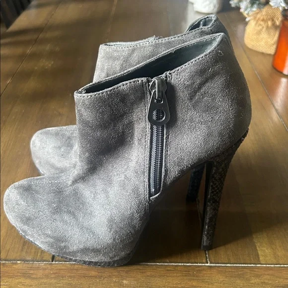 Sofia Vergara Womens Boots Gray Flame Stiletto Booties Size 6 - Picture 2 of 8